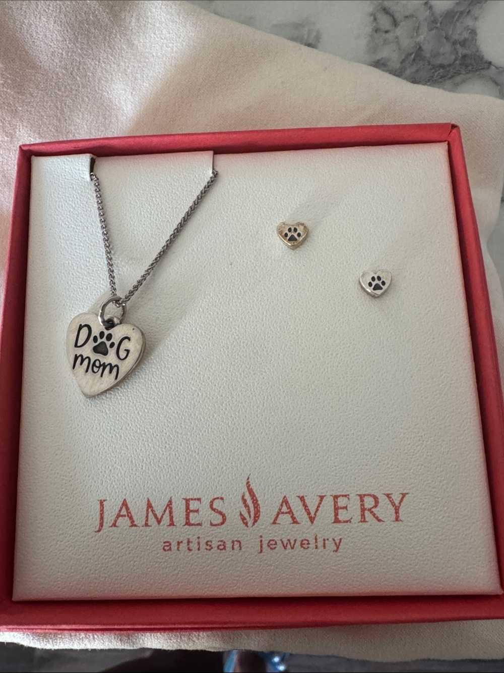 James Avery Silver Dog Mom Heart Necklace with Paw Studs - Silver - Picture 1 of 1
